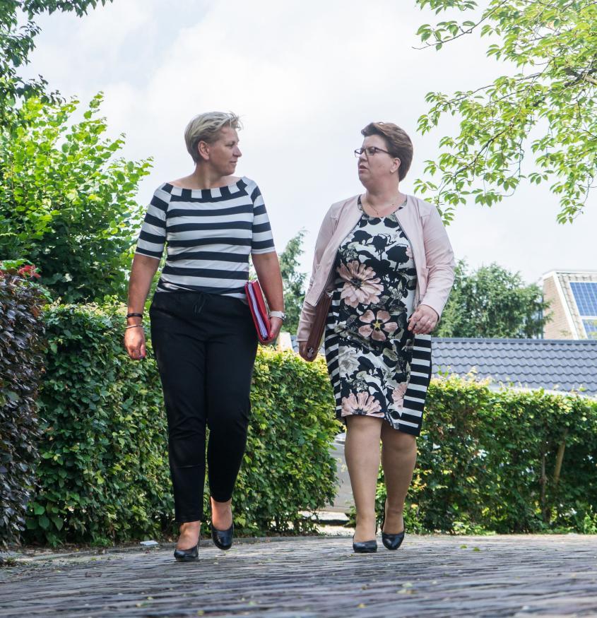 Gretha Boels (links) en Sandra Gerth: 'Geen keuze maken, is ook een keuze. Maar dan verliest u de regie. vooruit geschoven worden. Geen keuze maken, is ook een keuze. Maar dan verlies je de regie.