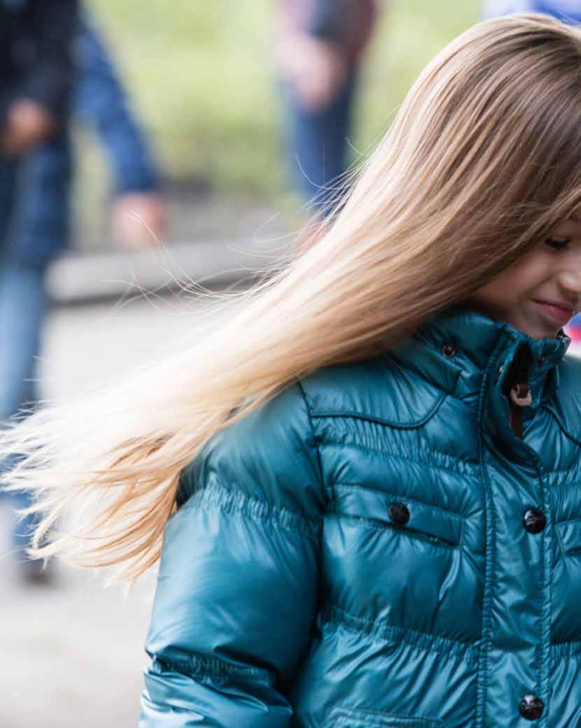 LEERLINGEN Anna (7 jaar): Ik zou, als er steeds minder kinderen zijn, een school die vlakbij is bellen om te vragen of ze kinderen bij ons op school willen doen.