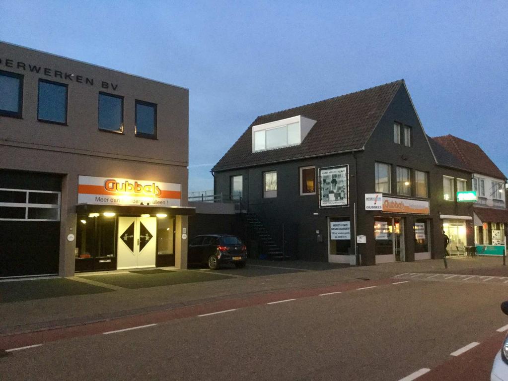 Stationsstraat 10-12 Maarheeze Gebiedsbeschrijving Perceel met bedrijf in schilderwerken in centrumgebied Maarheeze. Projectbeschrijving Herontwikkeling van bedrijfspand naar woningen.