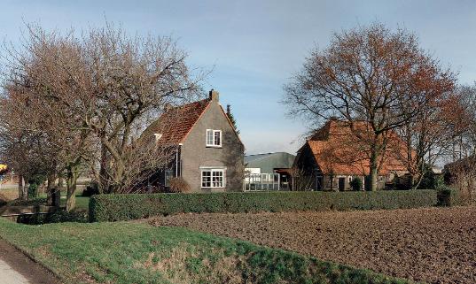 Kenmerkend is dat alle woningen van deze hoeves vrijstaand van de schuur werden gebouwd. 21. Griendkeet, in landbouwperceel achter boerderij Middenhoeve, Noorderelsweg/Van Elzelingenweg.