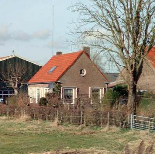 Vereeniging de Biesbosch hield enkele jaren kantoor in de grote schuur van Hoeve de Biesbosch, het eigen landbouwbedrijf. In 1938 verhuisden ze naar de landbouwhangar Hoeve Jong Dordrecht.