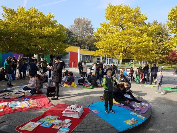 ! Heel veel kinderen zijn met mooie boekjes naar huis gegaan.