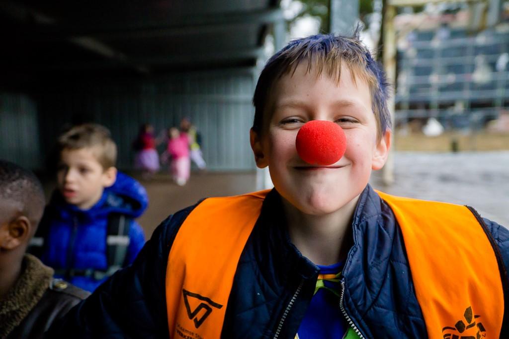 Als de bel ging, dan gingen we met de lagere school naar de refter.