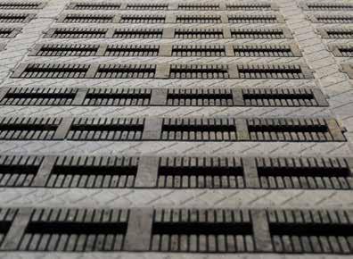 ECO-Vloer. Hybride roostervloer van beton en rubber. HYBRIDE LOOPOPPERVLAK VAN 50% BETON EN 50% RUBBER Het basisconcept van de ECO-Vloer is de unieke combinatie van beton met rubber.