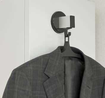 Kledinghanger voor garderobesystemen Zwarte kunststof kledinghanger met oog. Te gebruiken voor verschillende garderobesystemen. l., b., h.