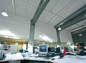 FACETT Het plafondpaneel voor directe montage - direct tegen bouwkundige constructie - geschikt voor o.a. parkeergarages, trappenhuizen, werkplaatsen - thermisch isolerend - montage dmv verlijming of haken - verstevigd vlies Facett 530.