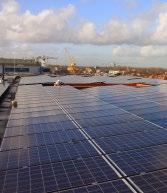 Oranjedak Solar Oranjedak Solar wil bijdragen aan een duurzame samenleving door winning van zonne-energie toegankelijk te maken voor utiliteit en woningbouw.