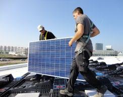 Afspraken met u, met het energiebedrijf en andere partijeen stemmen we zorgvuldig op elkaar af. Oranjedak Solar heeft eigen, vakkundige installatieteams, die werken conform NEN normen.