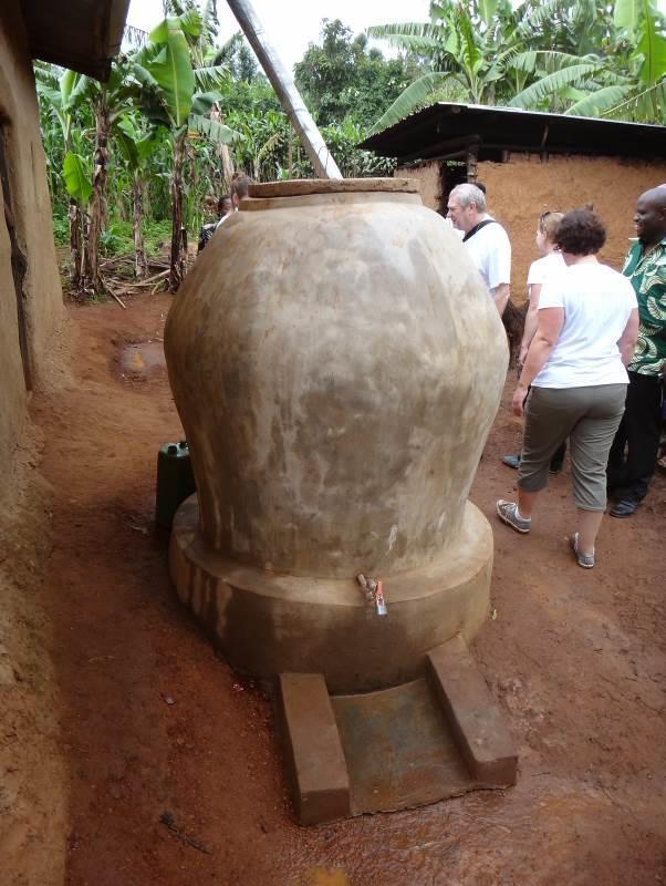Extra watertanken CRVO Kabale Oeganda NIEUWE PROJECTEN 2014 Basisbehoeften kinderen CRVO Kabale Oeganda Omschrijving van het project: Dit project zal verbetering brengen in gezondheidsomstandigheden