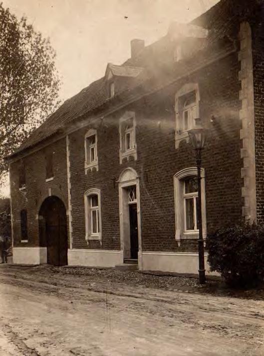 Geboortehuis van Frans Evertz in Bocket. Zijn vader had in 1855 2 paarden, 5 koeien, 2 stuks jongvee en 3 varkens, een grote boer dus! 2 Foto uit privécollectie. Datering onbekend.