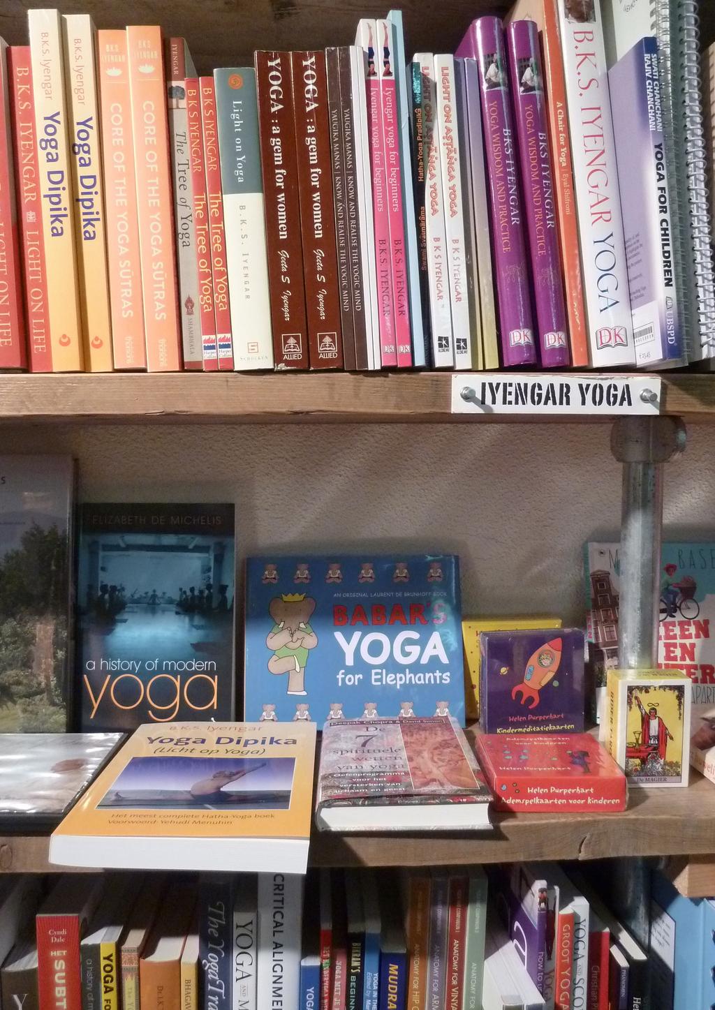 Nieuwsbrief Iyengar Yoga Vereniging Nederland, zomer 2017 14 Nieuws over boeken, CD s, DVD s B.K.S.
