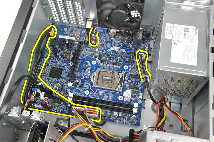 Moederbord 16 De systeemkaart verwijderen 1. Volg de procedures in Voordat u handelingen in de computer gaat uitvoeren. 2. Verwijder de kap. 3. Verwijder het geheugen. 4. Verwijder de ventilator. 5.