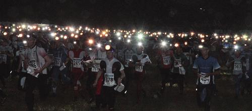 Het startschot wordt gegeven om 11u s avonds zodat de eerste 3 lopers meestal in het donker lopen en de laatste lopers vroeg in de morgen (voor de winnaars) of tegen de middag (voor de genieters)