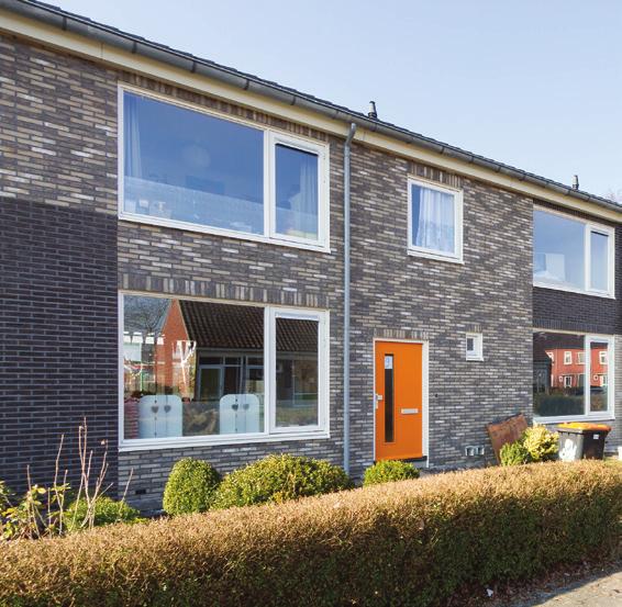 102 ASSER CORPORATIEWONINGEN WEER ALS NIEUW Jarenlang kampten de bewoners van ruim honderd woningen in de wijk Lariks in Assen met problemen als tocht, schimmel en hoge energielasten.