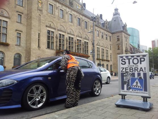 Stop voor de zebra! Op dinsdag 5 en woensdag 6 september 2017 zal onze school in samenwerking met de gemeente, de politie en SOAB adviseurs een Stop voor de Zebra! actie houden op de Nieuwe Binnenweg.