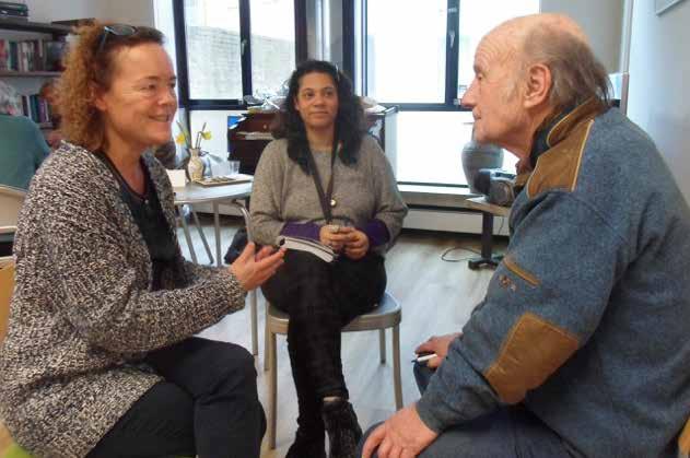 Een groep deelnemers aan een Samenkracht80+ dialoogtafel richtte zich tot de gemeente met de volgende aanbevelingen: - Investeer in gemakkelijk toegankelijke ontmoetingsplekken dichtbij huis, in de