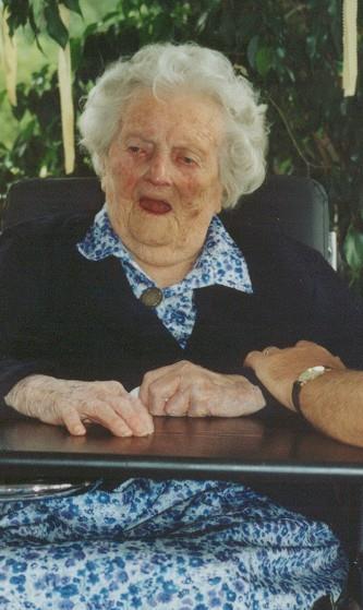 huisprelaat van de paus. Bertha Claerbout ( 1895-2004) Oudste inwoner ooit van Harelbeke. Werd maar liefst 108 jaar oud.