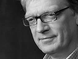 Achtergrond sir Ken Robinson (lezing Antwerpen 2009) Het element Robinson stelt voor dat we ons onderwijssysteem zo inrichten dat er meer ruimte is voor het (vinden van) onze individuele talenten.
