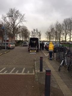 Ook graag de looproute die bestemd is voor blinden graag vrijhouden. Dit zijn de geribbelde stoeptegels. Het voorkomt veel ergernis en onveilige situatie.