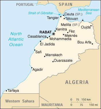 Stukje over Marokko Identiteitskaart Hoofdstad: Rabat Munteenheid: Dirham Religie: Moslims, Islam is de staatsgodsdienst (98,7%), Christenen (1,1%), Joden (0,2%) Bevolking: Berbers (40%), Arabie-ren