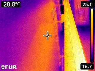 Door de warmtestraling van de radiator