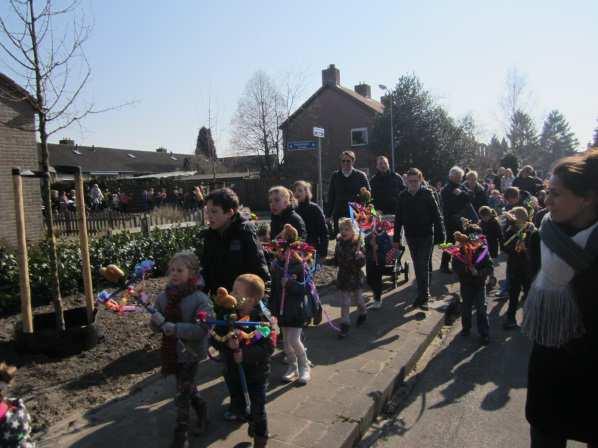 kinderen open om daar als kunstenaar aan het werk te gaan.