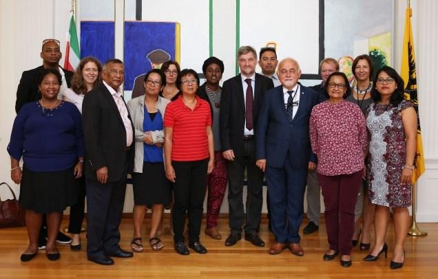 Een delegatie uit Suriname bezoekt het Vlaams Parlement in het kader van de verkenning van de mogelijkheden om het Surinaams-Nederlands beter te beschrijven. Brussel, 15 september 2016. zijn.