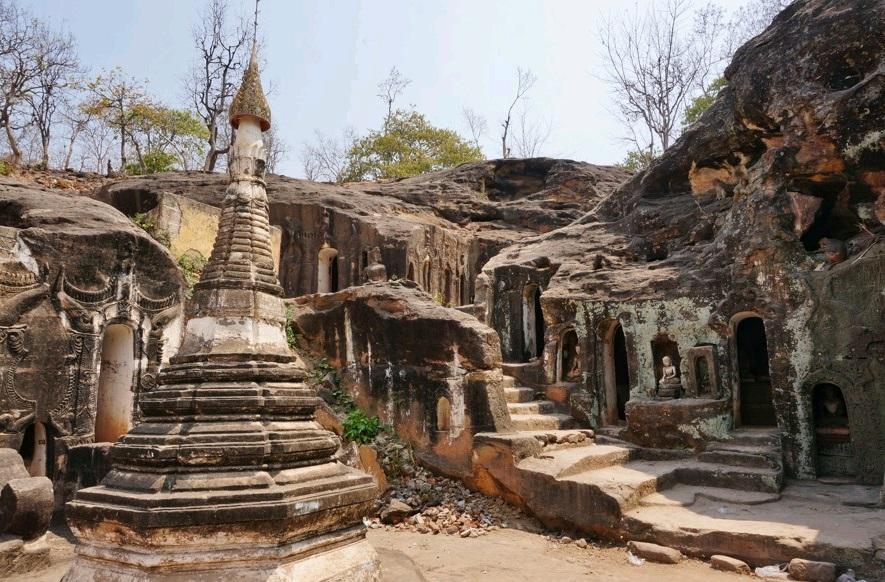 De ruïnes van het Kanglapaleis, tempelcomplexen en ceremoniële huizen getuigen nog van een glorieus verleden.