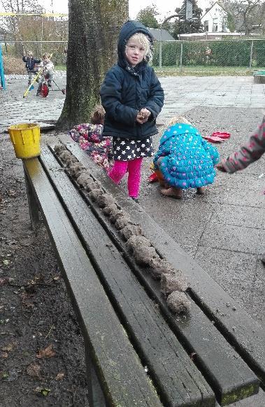 -volgende week krijgen we voor de laatste keer schoolfruit geleverd. Hopelijk kunnen we volgend jaar weer meedoen. -Het project was een groot succes! Ook de projectavond is druk bezocht.