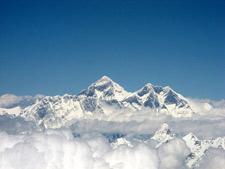 Na een vroeg ontbijt een transfer naar de binnenlandse luchthaven voor een prachtige berg vlucht. Een fantastisch uitzicht over de Himalayas en de Mount Everest.