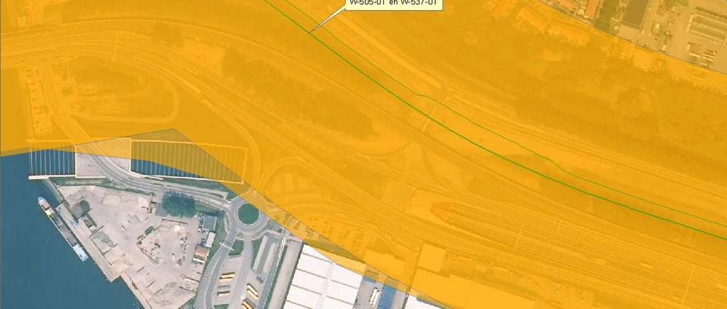 Onderstaand figuur geeft weer een deelgebied van de gemeente in de afstand van 200m vanaf het hart van de aardgasleidingen. Figuur 5 Hogedruk aardgasleidingen en aandachtsgebied van 200m. 4.3.