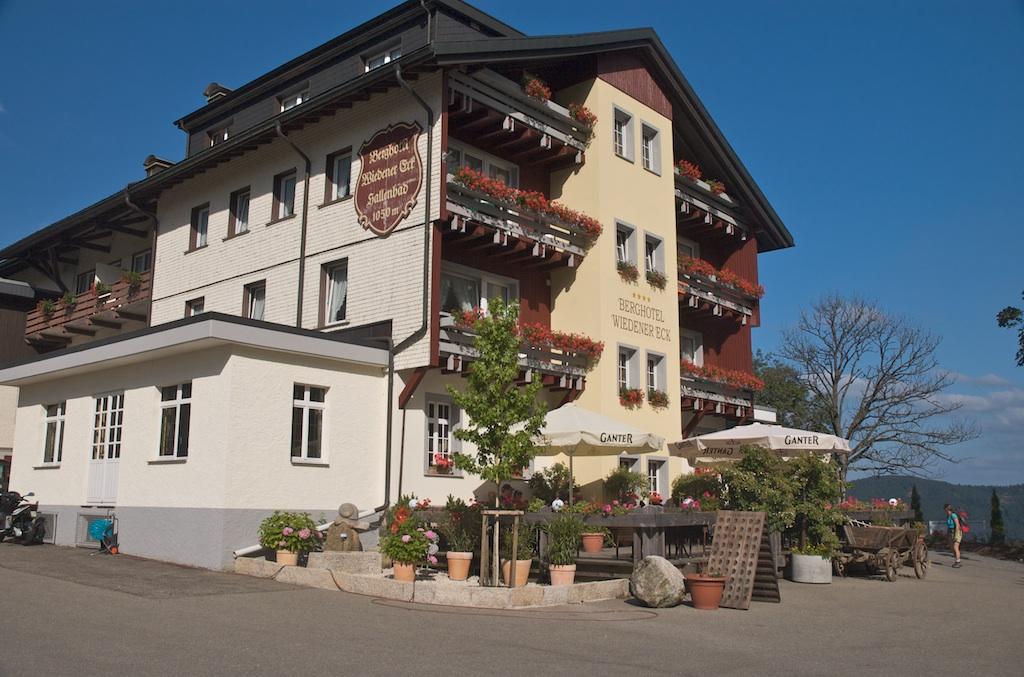 Berghotel Wiedener Eck is het eindpunt van deze etappe. Het is het enige 4 sterren hotel waar we deze vakantie in zullen logeren, het is dan ook direct 80% duurder.