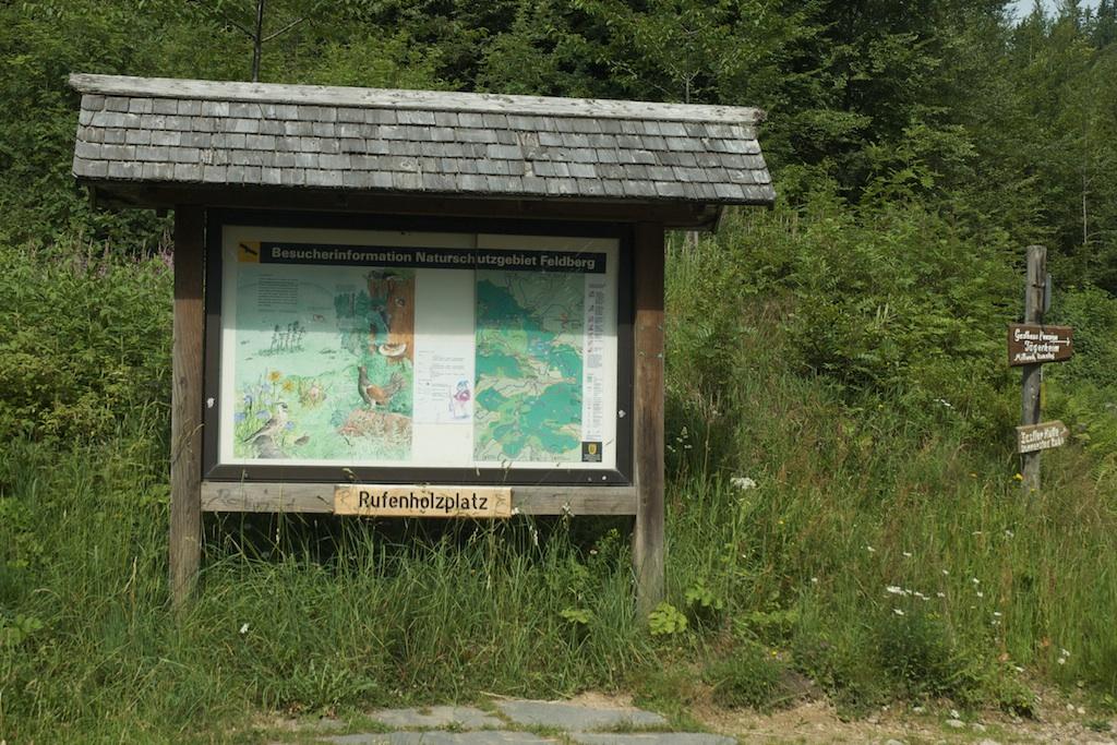 In Schwarzwald hebben de grote wegkruisingen in het bos namen.