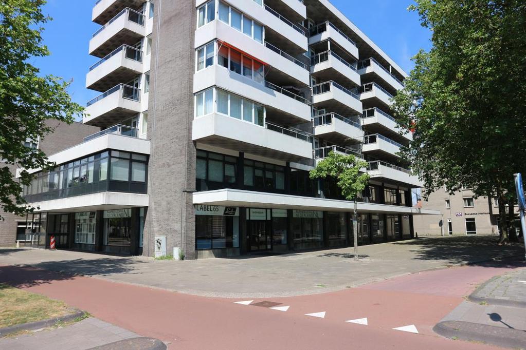 VRIJBLIJVENDE INFORMATIE TE HUUR WINKELRUIMTE / SHOWROOM OP ZICHTLOCATIE