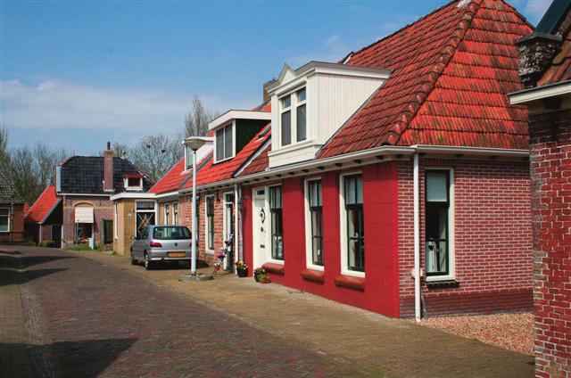 Verduurzaming van de energievoorziening en isolatie van woningen kan een bijdrage leveren aan de leefbaarheid en het woongenot in Holwerd.
