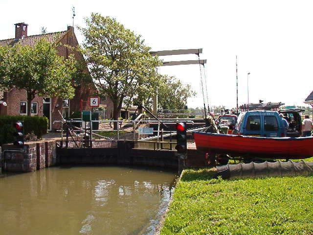 26. Rustenburger Schutsluis en brug Sluiswachter:, ODV in weekend en feestdagen, Recreatieschap WF doordeweeks Drechterlandsedijk 30 Rustenburg 06-22491354 buiten seizoen 06-53374186 Plaats: