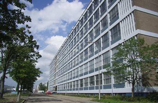 B. HURKSESTRAAT 19 Beatrixcomplex, gebouw BE Aangeboden sinds : 2003 Oppervlakte (VVO) : 11.000 m² : 7 (kelder t/m 5 e verd.