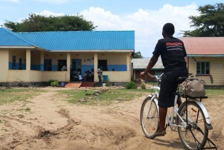 Mogelijk gemaakt door Fietsen4Fietsen voorstel Bike4Care Foto op voorkant: gezondheidswerkers in Oeganda (pilot project