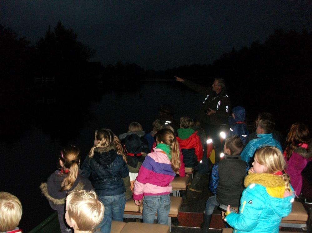 De vleermuizen die we toen zagen 'dansten' op en vlak boven het water, op zoek naar muggen en andere insecten. Het waren onvergetelijke momenten voor iedereen!