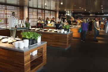 RESTAURANT Het (bedrijfs) restaurant richt zich met name op de lunch. Het uitgiftegebied wordt uitgevoerd als moderne free flow.