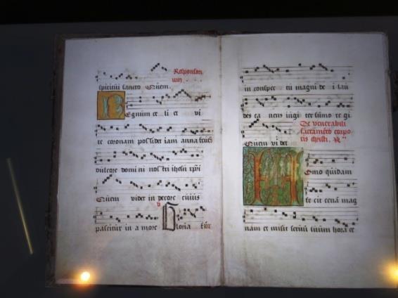 Het meest opmerkelijke handschrift uit de muziekcollectie van het Begijnhofmuseum is een processionale of muziekhandschrift uit 1550.