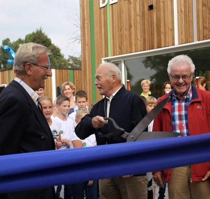 Dit betekent dat we volgend schooljaar de MR voort kunnen zetten met 2 personeelsgeledingen en 2 oudergeledingen.