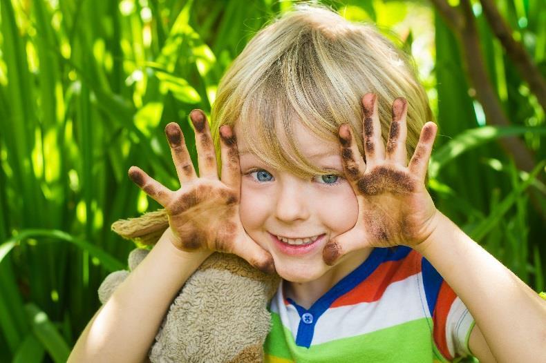 Druk & Dwars: hoe werkt het? Druk & Dwars is bedoeld om de omgeving van het kind te versterken door ouders en leerkrachten handvatten te bieden.