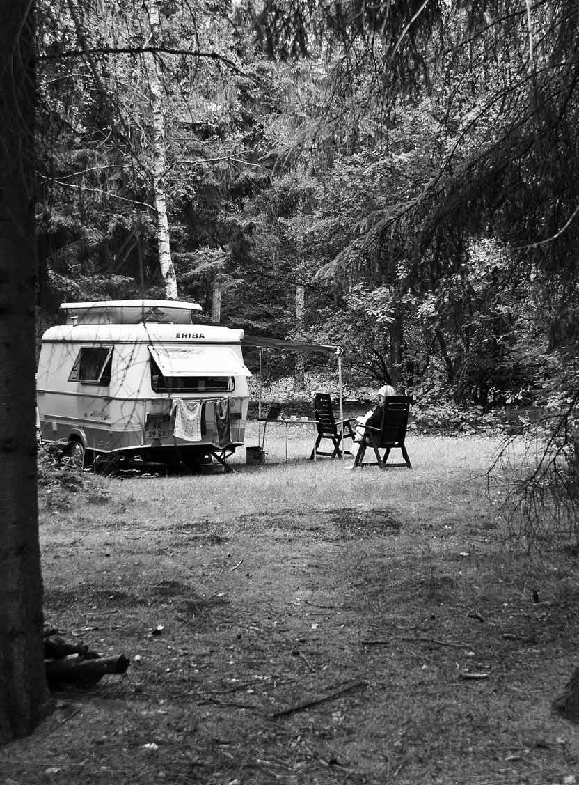Minicamping Leeuwerikenveld Neerlinter grootte 27 plaatsen op 0,6 ha geopend 01/04 30/09 87 telefoon +32 11784040 en +32 475350385 mail info@leeuwerikenveld.be web www.mini-camping-leeuwerikenveld.