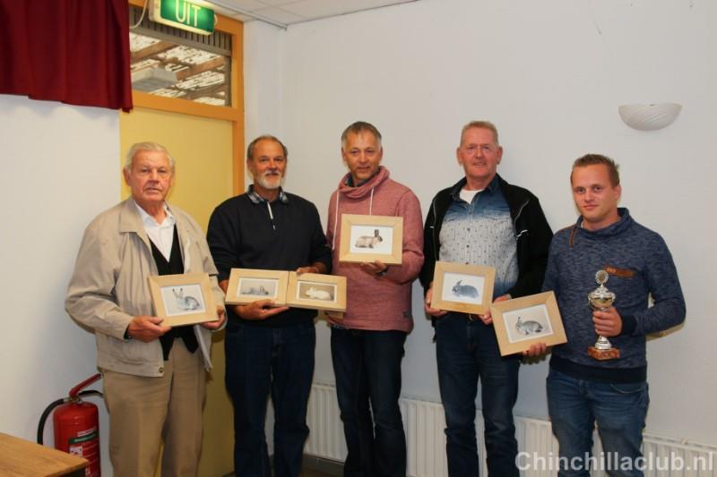 De winnaars van de Fokkersdag 2016 Uw secretaris Eric Maas Een bezoek aan de workshop van de Thrianta en Hulstlanderclub. Op 1 juli heeft de Thrianta en Hulstlanderclub een zgn.