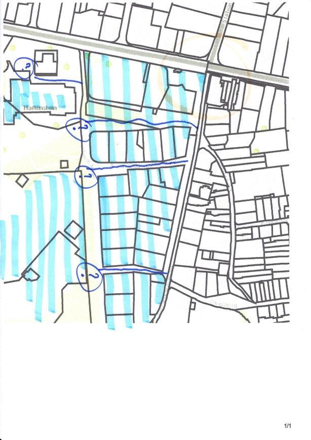 Vier bijlagen: 1. twee plattegronden van het gebied 2. een foto van de Westgevel van het schoolgebouw (met fiets voor het perspectief) 3.