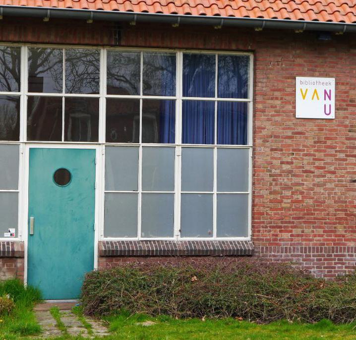 De bewoners willen graag dat er weer invulling wordt gegeven aan dit pand. Het staat nu al tijden leeg en dit komt de uitstraling van het dorp niet ten goede.