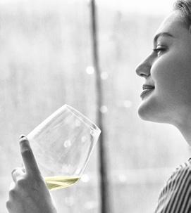 De eigenaars willen de specifieke terroir terugvinden in hun wijnen en investeerden in de modernste technieken die zij combineren met traditionele werkwijzen. Samenstelling: 100% Chardonnay.