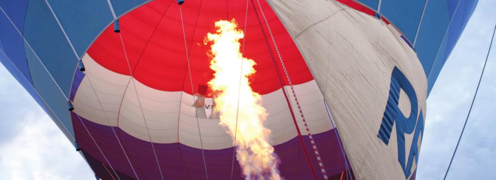 Bel even voor een bezichtiging! RE/MAX Totaal Makelaars Onze RE/MAX ballon vliegt boven de menigte.