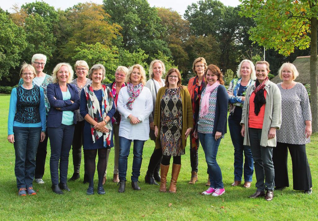 22 Organisatie Welzijn Teylingen Van links naar rechts: Lenie Witteman, Marian Kofoed, Erika van der Heijden, Dineke Bakker, Maria Zwart, Leny Noteboom, Judith van Meelen, Laura Methorst, Maria